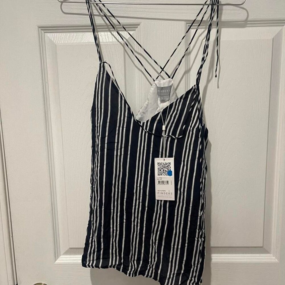 Finders Keepers Women's Black and Navy top - Picture 3 of 4